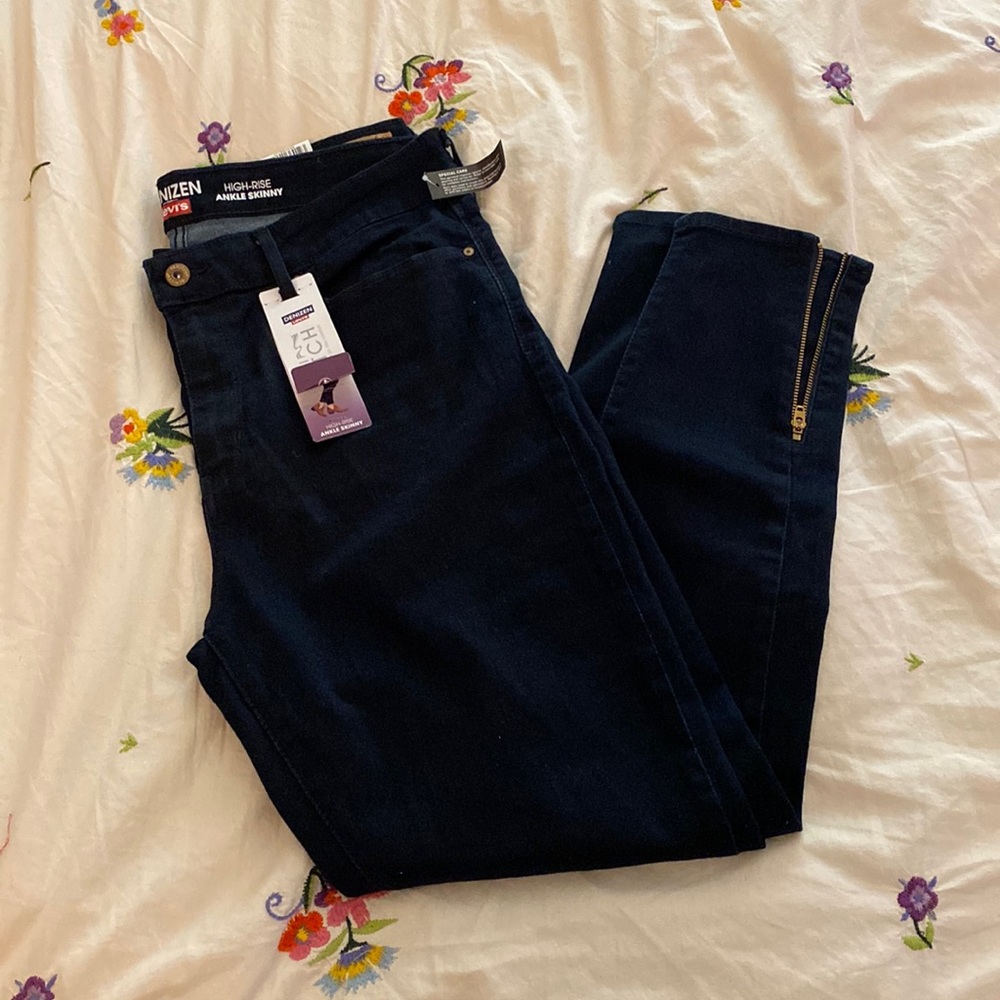 Denizen High Rise Ankle Skinny Jeans with Zipper Detailing (NWT) (Size 18)